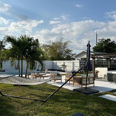 Jungle Cottage With Luxury Pool, Hot Tub And More! Lake Worth Beach Exteriör bild