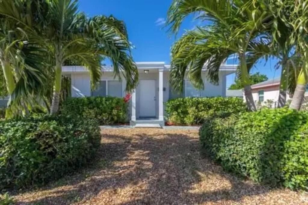 Jungle Cottage With Luxury Pool, Hot Tub And More! Lake Worth Beach Exteriör bild