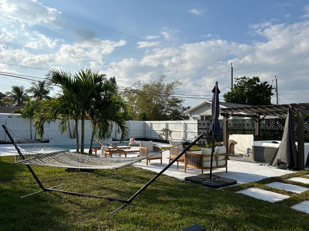 Jungle Cottage With Luxury Pool, Hot Tub And More! Lake Worth Beach Exteriör bild