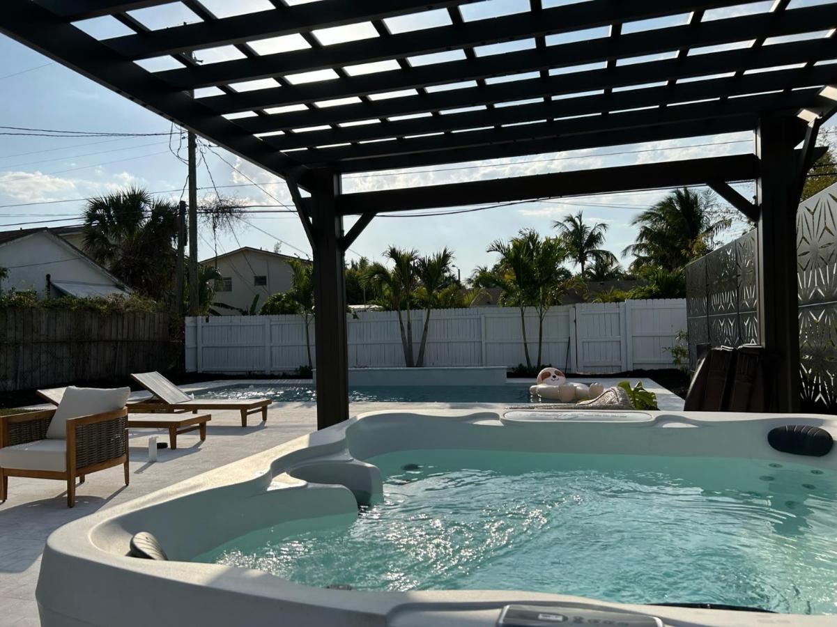 Jungle Cottage With Luxury Pool, Hot Tub And More! Lake Worth Beach Exteriör bild
