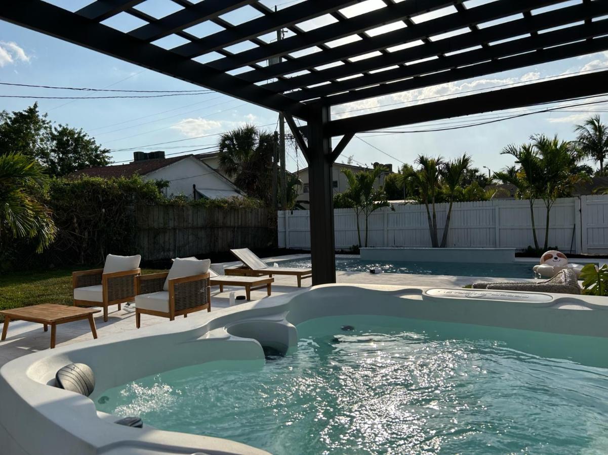 Jungle Cottage With Luxury Pool, Hot Tub And More! Lake Worth Beach Exteriör bild